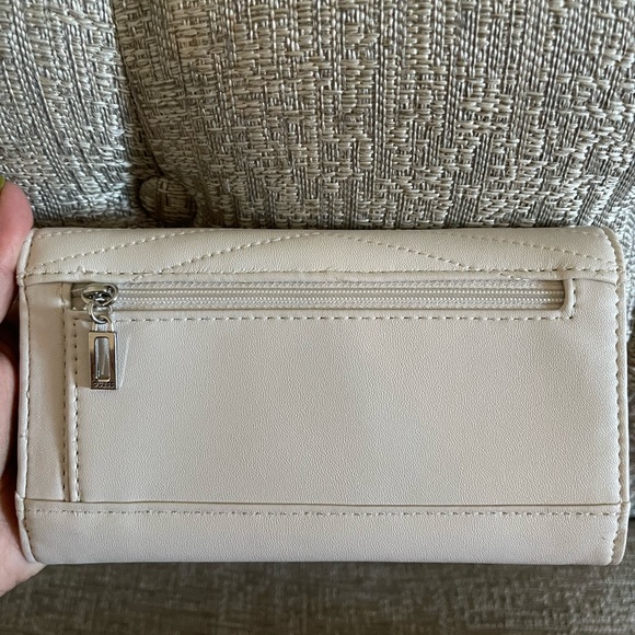 WALLET GUESS - Picture 2 of 3